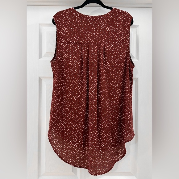 Torrid Harper Sleeveless Polka Dot Pleated Back Top Burgundy White Crimson sz 2 - Picture 5 of 7